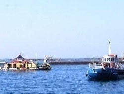 GLASS BOTTOMBOAT